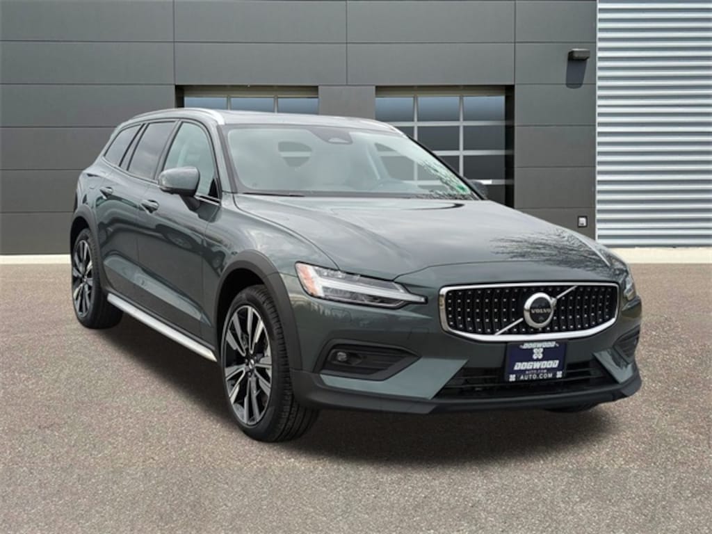 New 2026 Volvo V60 Cross Country B5 Ultra Wagon