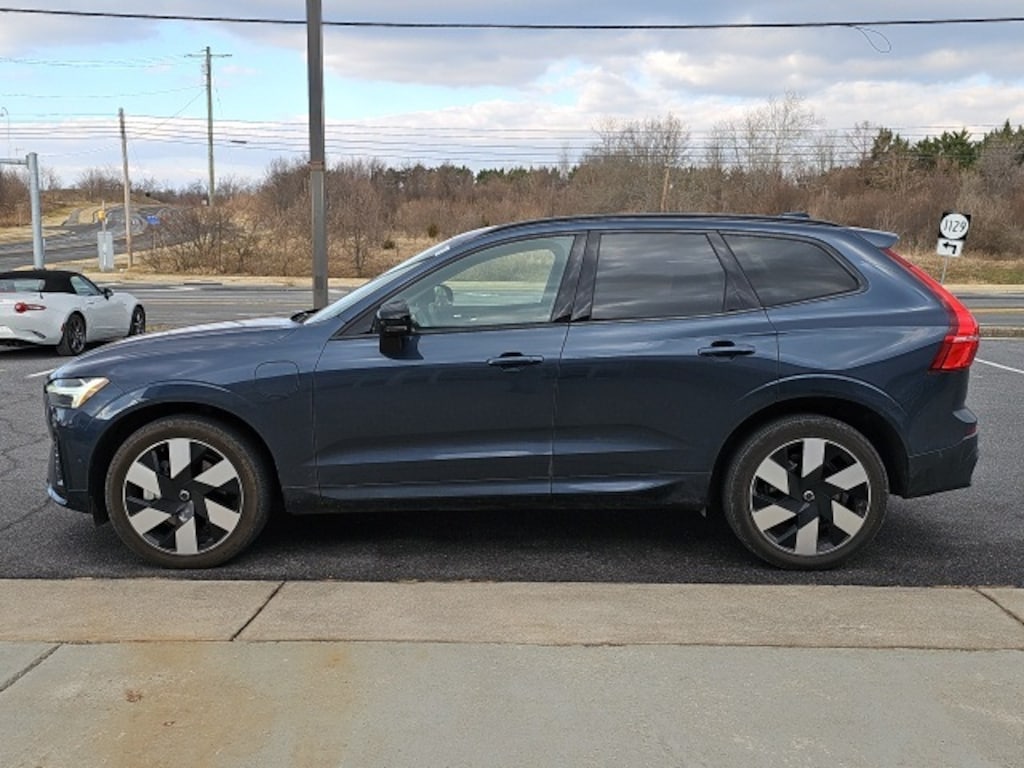 Certified 2025 Volvo XC60 plug-in hybrid T8 Plus SUV