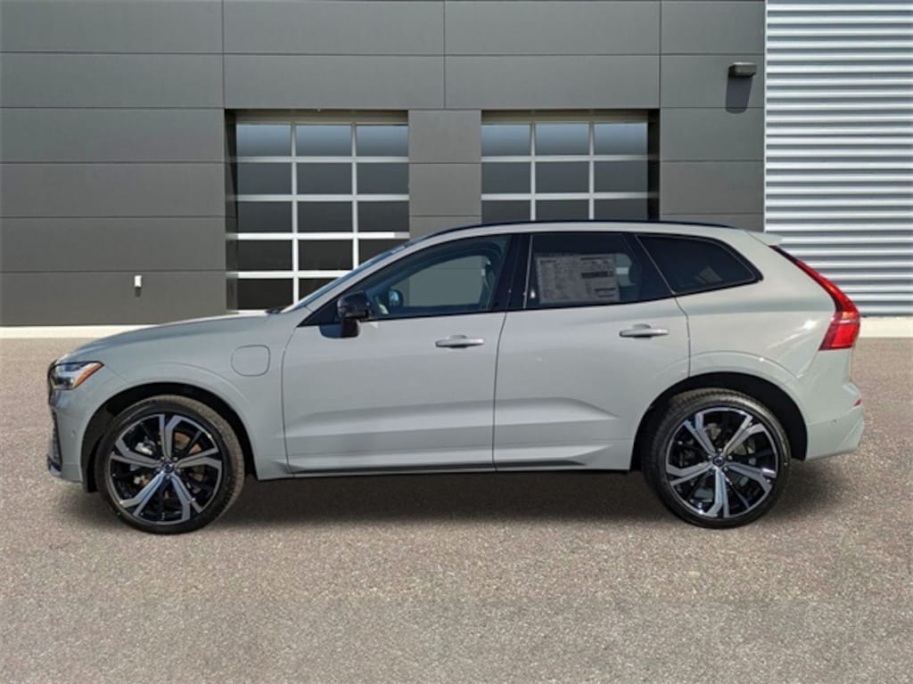 New 2025 Volvo XC60 plug-in hybrid T8 Ultra SUV