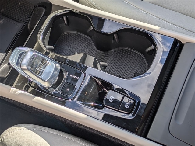 2026 Volvo XC40 Ultra - Photo 13