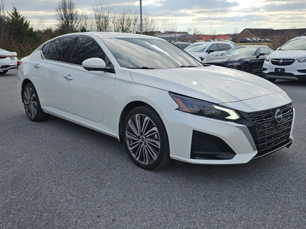 Used 2023 Nissan Altima 2.5 SL Sedan