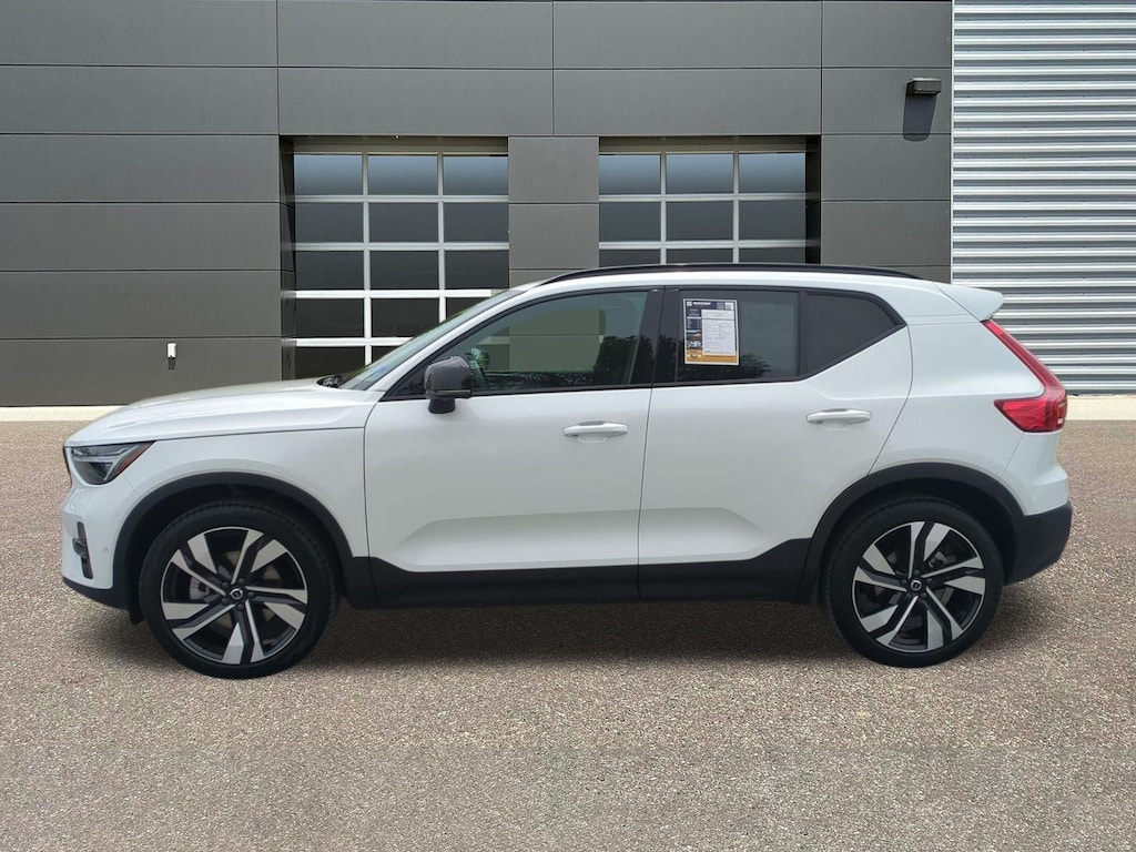 Certified 2025 Volvo XC40 B5 Plus Dark Theme SUV