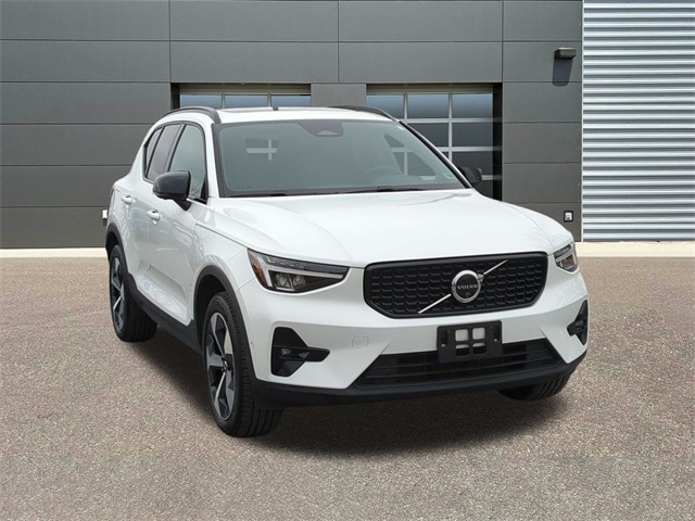 2025 Volvo XC40 Plus's photo