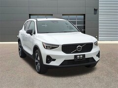 2025 Volvo XC40 B5 Plus Dark Theme SUV