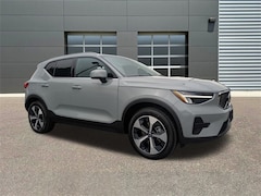 2025 Volvo XC40 B5 Core Bright Theme I-4 cyl All-Wheel Drive SUV