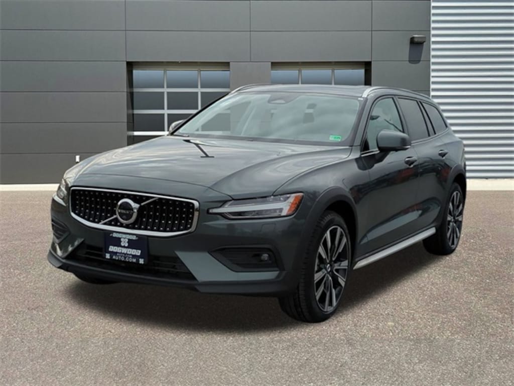 New 2026 Volvo V60 Cross Country B5 Ultra Wagon