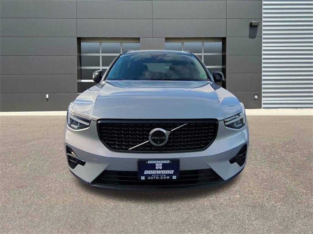 Certified 2025 Volvo XC40 B5 Plus Dark Theme SUV