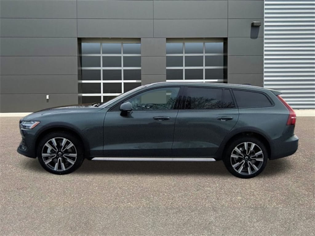 New 2026 Volvo V60 Cross Country B5 Ultra Wagon