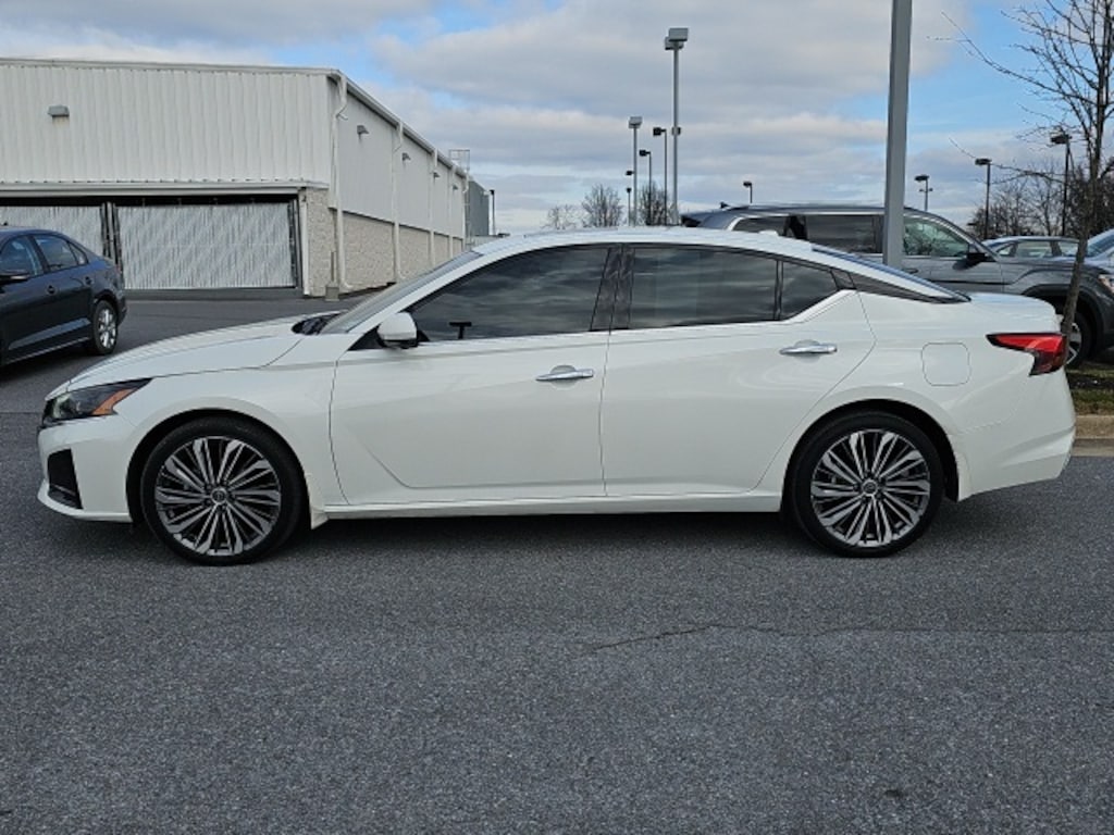Used 2023 Nissan Altima 2.5 SL Sedan