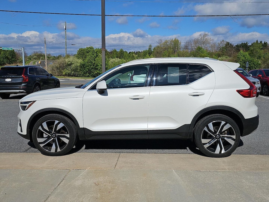 Used 2023 Volvo XC40 B5 AWD Ultimate Bright SUV