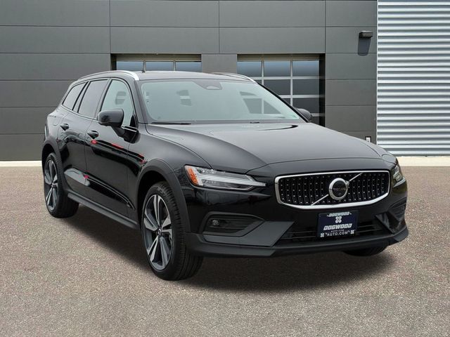 2026 Volvo V60 Cross Country B5 Plus AWD's photo