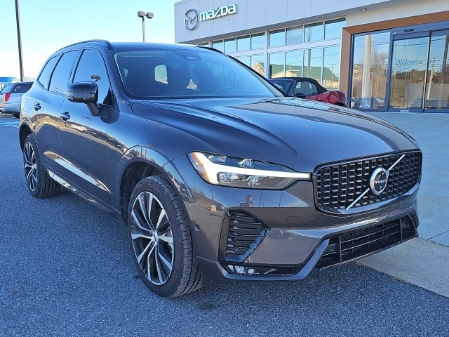 2025 Volvo XC60 Plus's photo