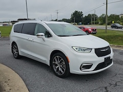 2021 Chrysler Pacifica Limited Van Passenger Van