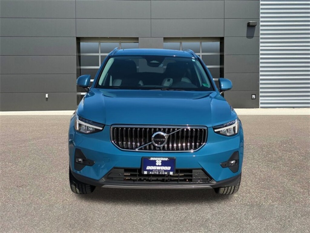 Certified 2025 Volvo XC40 B5 Plus Bright Theme SUV