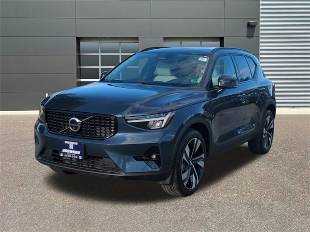 New 2026 Volvo XC40 B5 Plus SUV