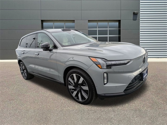 2025 Volvo EX90 Ultra's photo