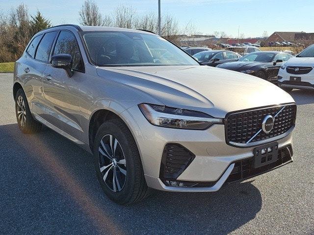 2025 Volvo XC60 Core's photo
