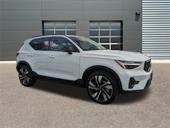 2025 Volvo XC40 B5 Plus Dark Theme AWD