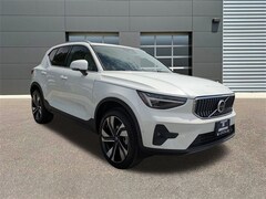 2025 Volvo XC40 B5 Ultra Bright Theme AWD