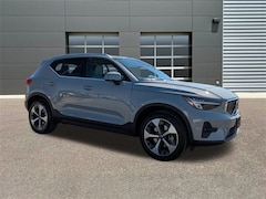 2025 Volvo XC40 B5 Plus Bright Theme AWD