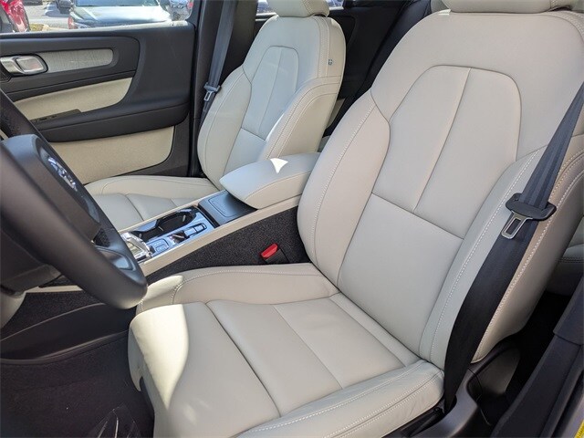 2026 Volvo XC40 Ultra - Photo 15