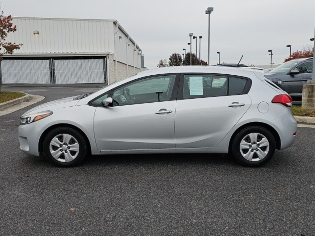 Used 2017 Kia Forte5 LX Hatchback