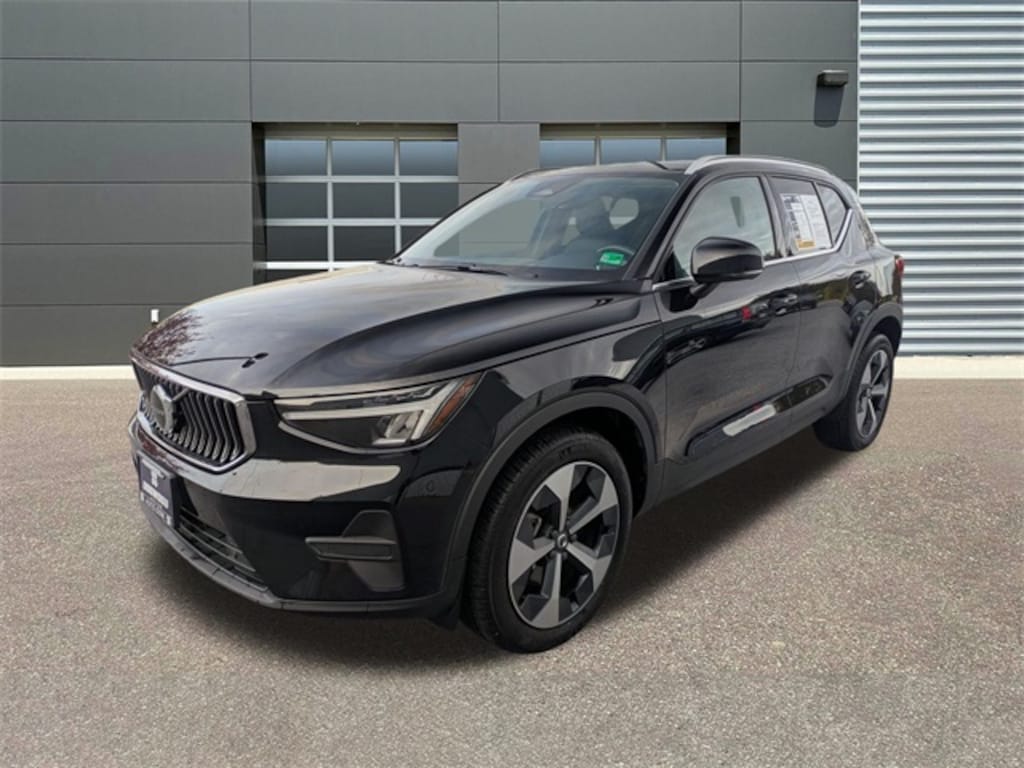 Certified 2025 Volvo XC40 B5 Core Bright Theme SUV
