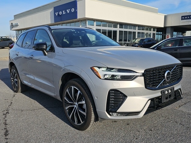 2025 Volvo XC60 Plus's photo
