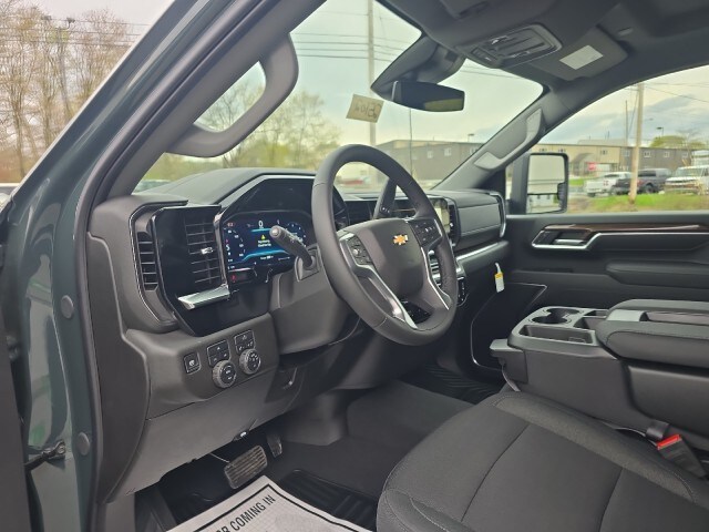 2025 Chevrolet Silverado 2500HD LT photo 3