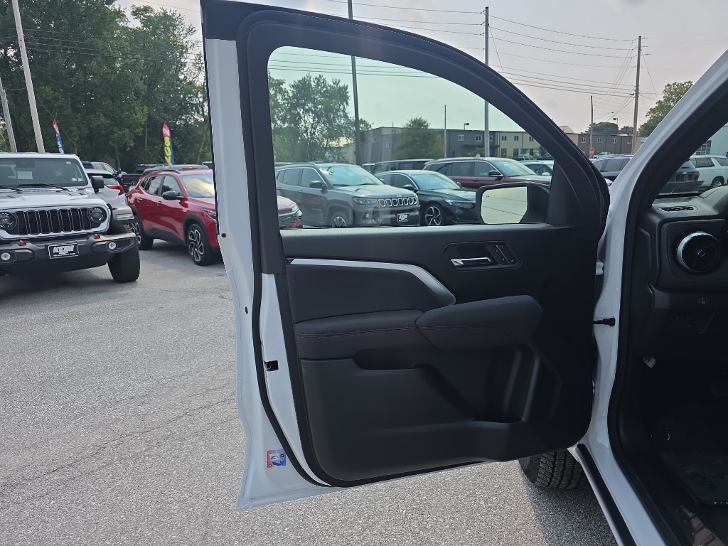 2026 Chevrolet Colorado Z71 - Photo 13