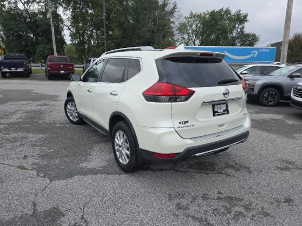 Used 2017 Nissan Rogue SV SUV