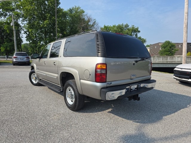 Used 2000 Chevrolet Suburban Base with VIN 3GNGK26UXYG180763 for sale in Paradise, PA
