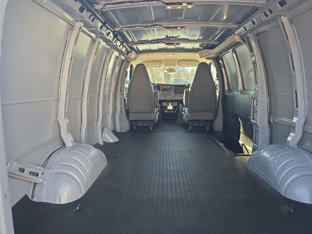 2025 Chevrolet Express Cargo Work Van - Photo 12