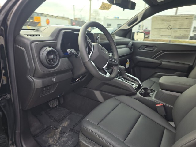 2026 Chevrolet Colorado Trail Boss photo 2