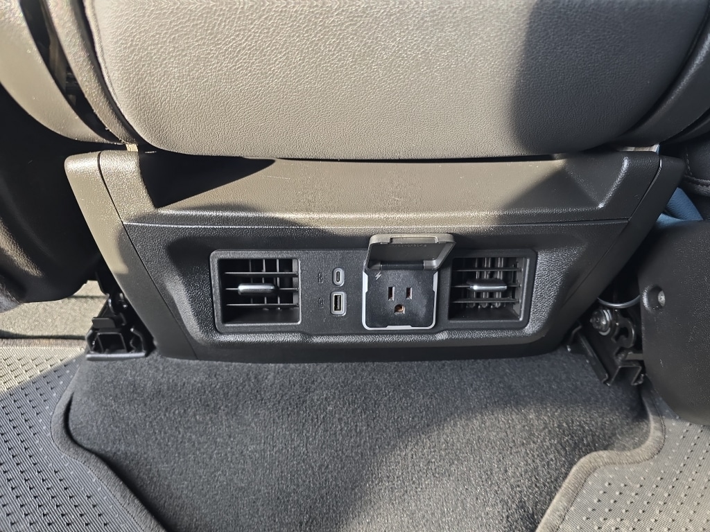 2024 GMC Sierra 1500 SLT - Photo 17
