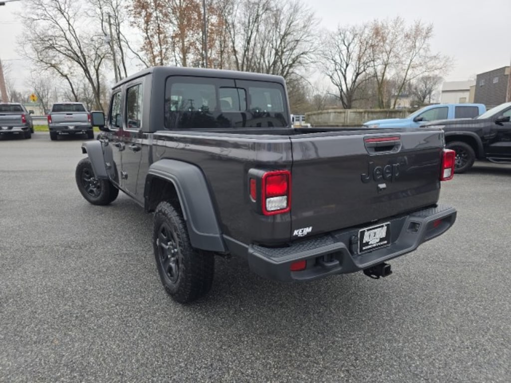 Used 2023 Jeep Gladiator Sport Truck Crew Cab