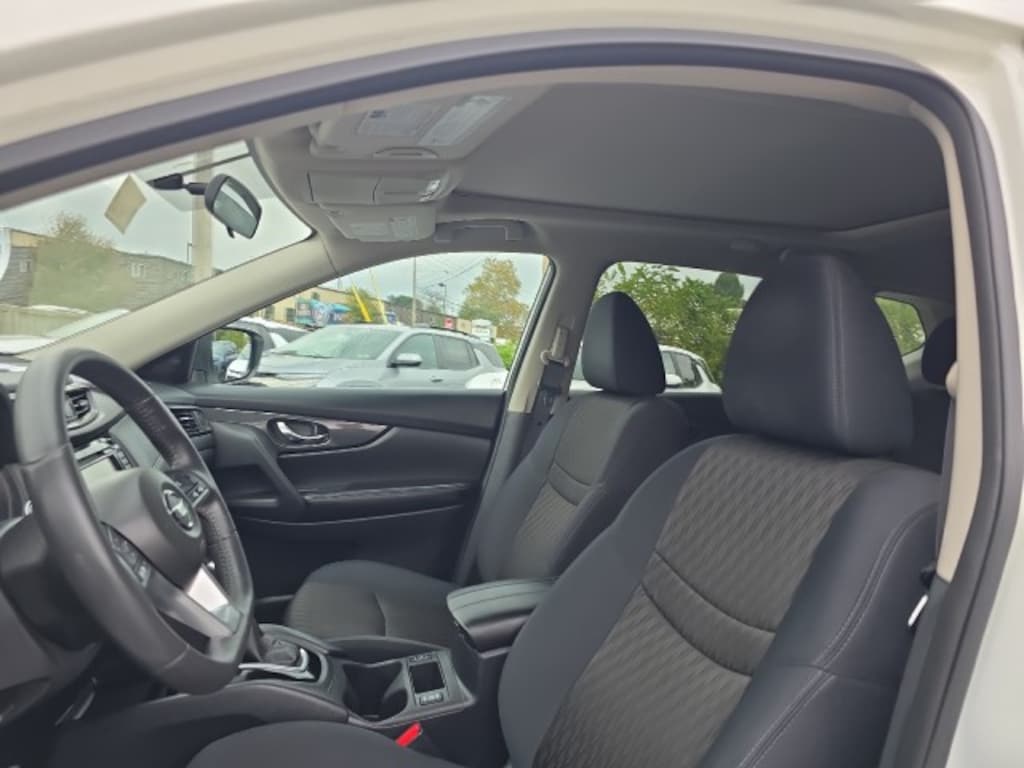 Used 2017 Nissan Rogue SV SUV