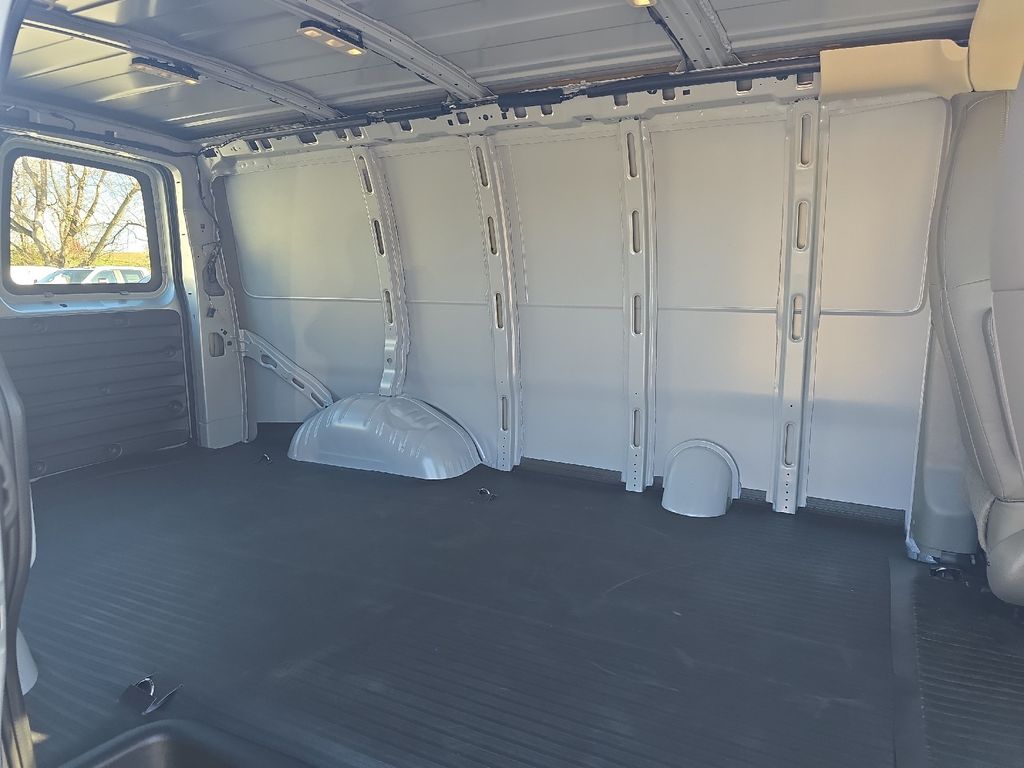 2025 Chevrolet Express Cargo Work Van - Photo 14