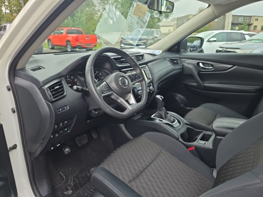 Used 2017 Nissan Rogue SV SUV