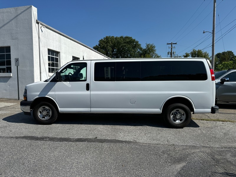 Used 2019 Chevrolet Express Passenger LT with VIN 1GAZGPFP0K1348466 for sale in Paradise, PA