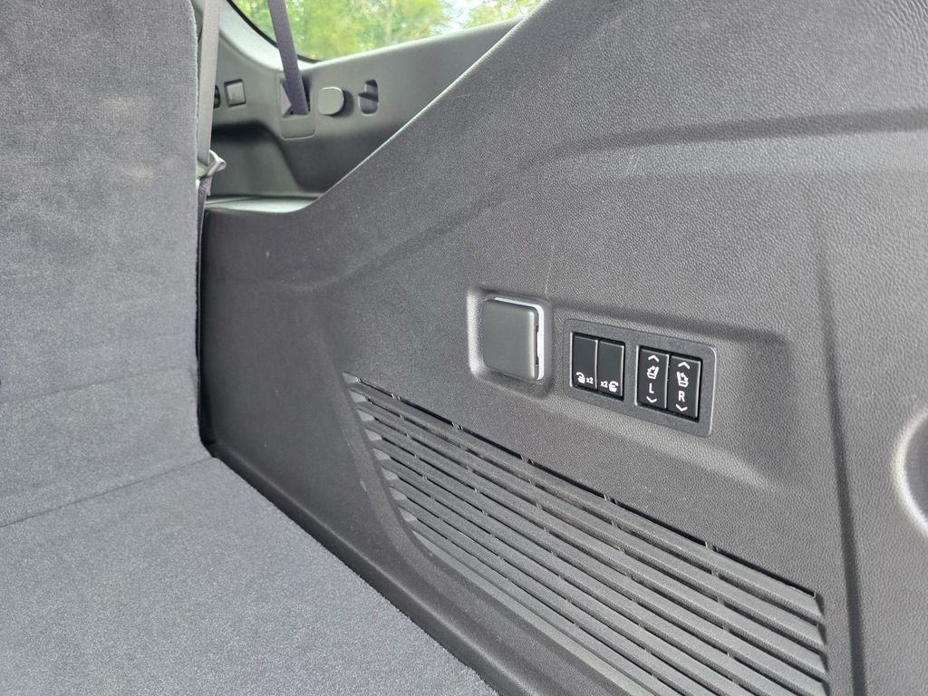 2021 Chevrolet Suburban High Country - Photo 12