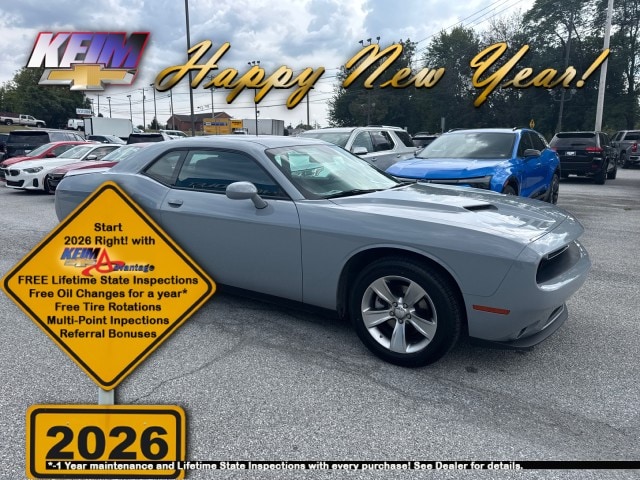 2022 Dodge Challenger SXT's photo