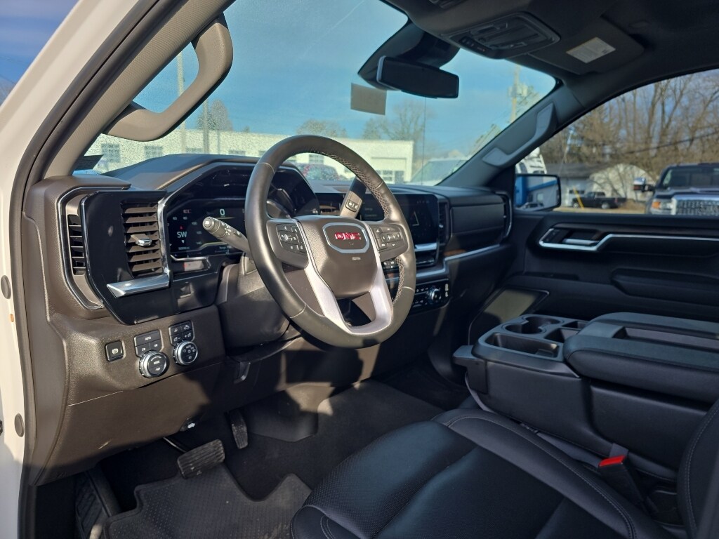 2024 GMC Sierra 1500 SLT - Photo 9
