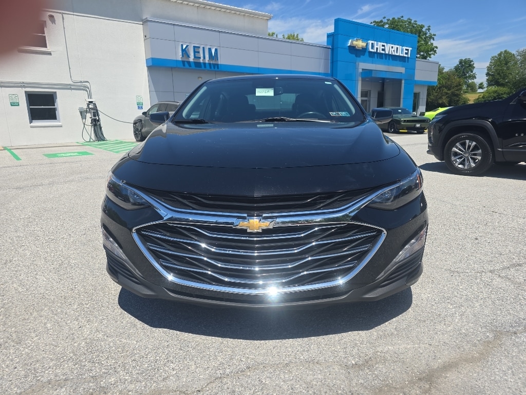 Used 2020 Chevrolet Malibu 1LT with VIN 1G1ZD5ST8LF156328 for sale in Paradise, PA