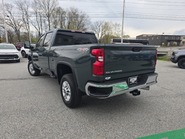 2025 Chevrolet Silverado 2500HD LT photo 2