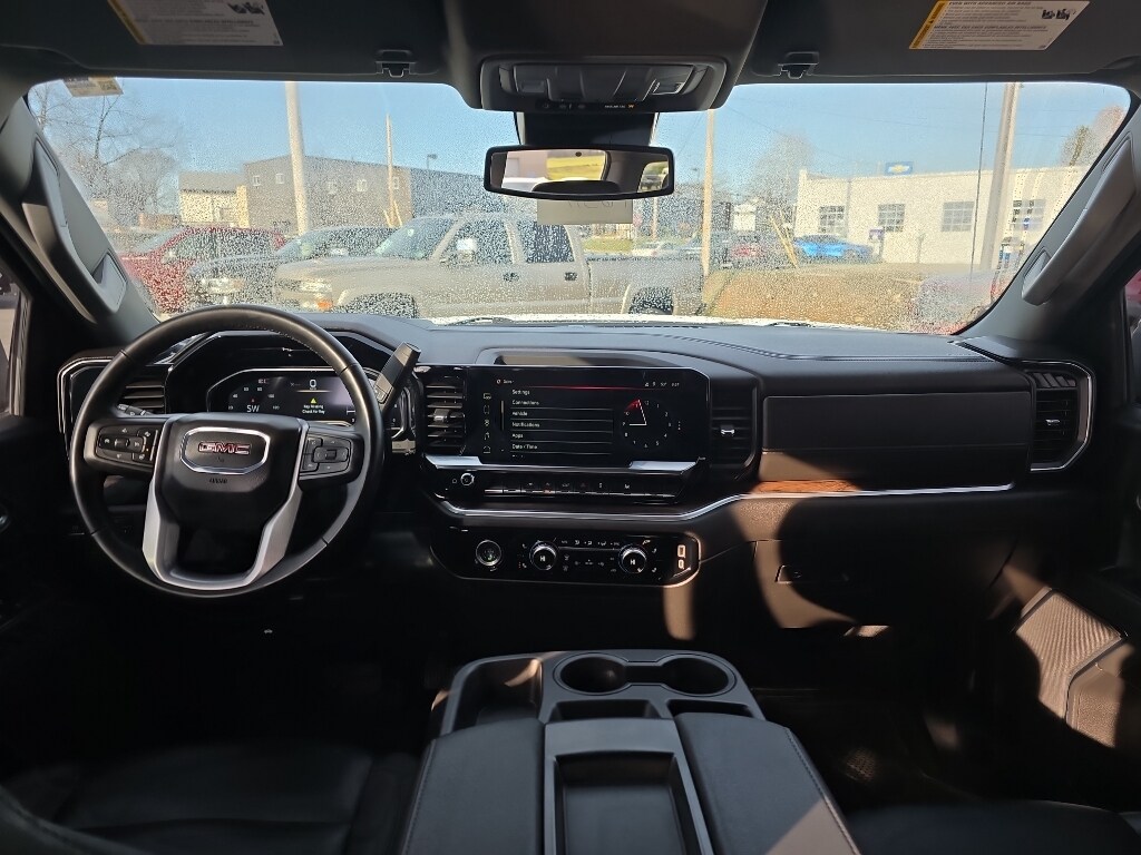2024 GMC Sierra 1500 SLT - Photo 18