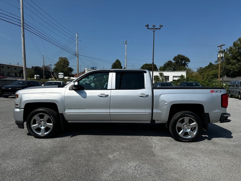 Used 2018 Chevrolet Silverado 1500 LT Z71 with VIN 3GCUKREC0JG577160 for sale in Paradise, PA