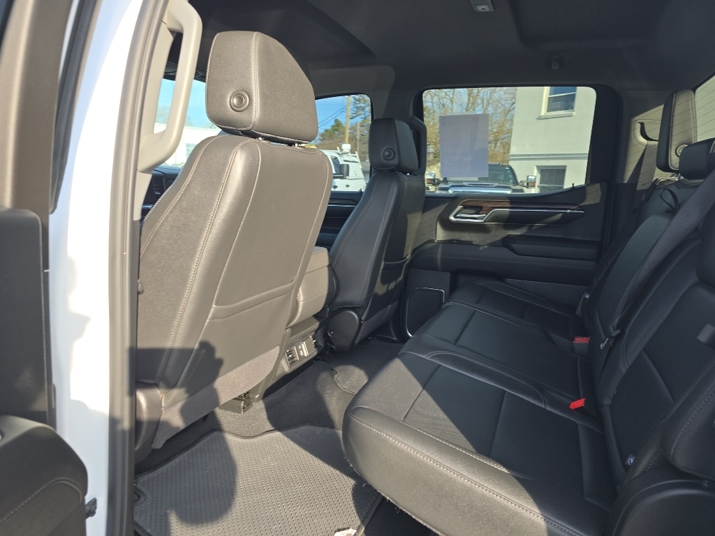 2024 GMC Sierra 1500 SLT - Photo 15
