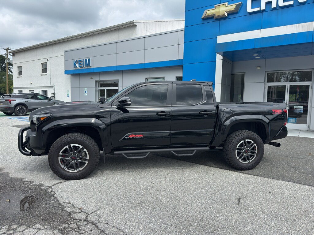 Used 2024 Toyota Tacoma 4WD SR5 Truck Double Cab