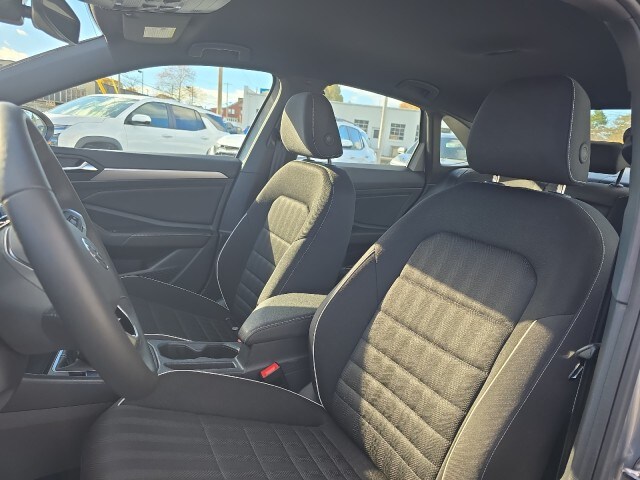 2024 Volkswagen Jetta Sport photo 2